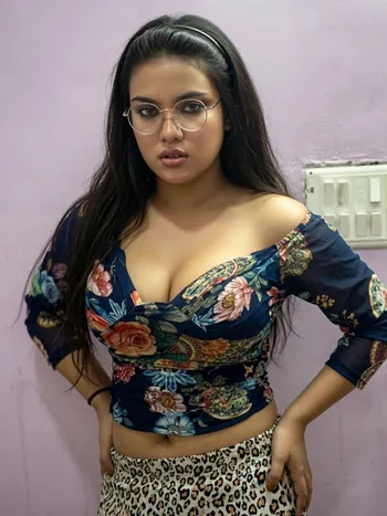 escorts in Agra
